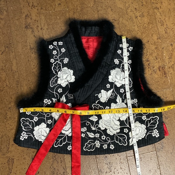 Korean traditional vest 100% silk, mink trims silk embroidery flowers Med - Picture 11 of 15